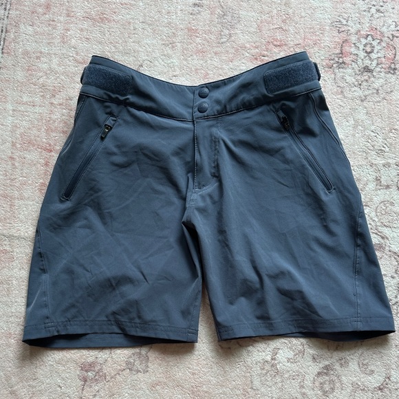 ZOIC Athletic Shorts in Dark Gray - Picture 1 of 3